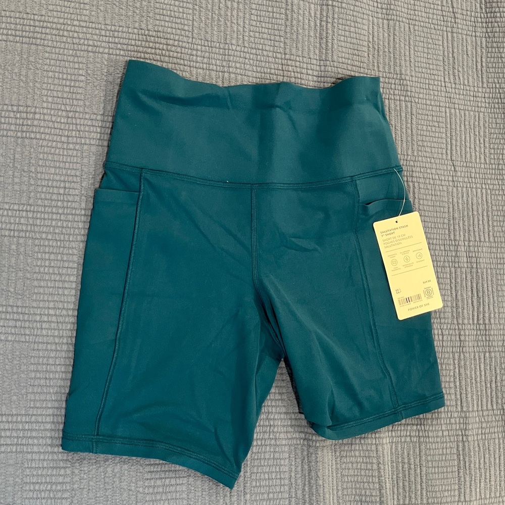 Athleta Women's Teal Salutation Stash 7” short
